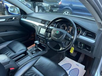Skoda Superb 2.0 TDI Elegance DSG Euro 5 5dr