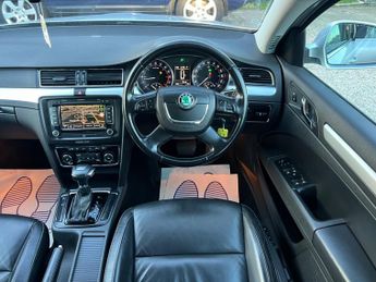 Skoda Superb 2.0 TDI Elegance DSG Euro 5 5dr