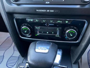 Skoda Superb 2.0 TDI Elegance DSG Euro 5 5dr