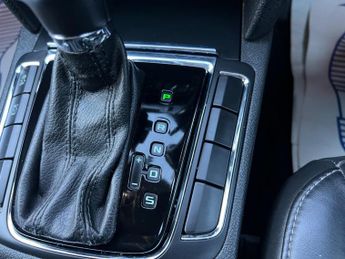 Skoda Superb 2.0 TDI Elegance DSG Euro 5 5dr
