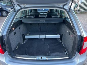 Skoda Superb 2.0 TDI Elegance DSG Euro 5 5dr