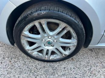 Skoda Superb 2.0 TDI Elegance DSG Euro 5 5dr