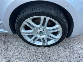 Skoda Superb 2.0 TDI Elegance DSG Euro 5 5dr