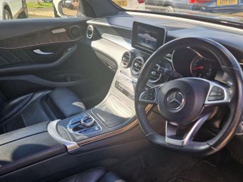 MERCEDES-BENZ GLC 2.1 GLC220d AMG Line SUV 5dr Diesel G-Tronic+ 4MATIC Euro 6 (s/s