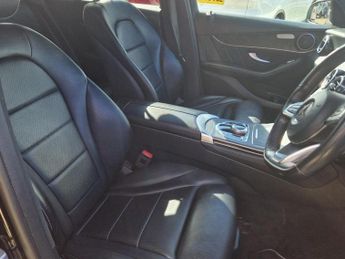 MERCEDES-BENZ GLC 2.1 GLC220d AMG Line SUV 5dr Diesel G-Tronic+ 4MATIC Euro 6 (s/s