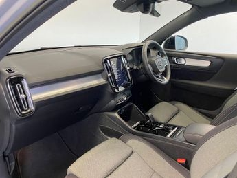 Volvo XC40 2.0 B3 MHEV Plus DCT Auto Euro 6 (s/s) 5dr