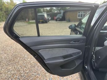 Volkswagen Golf 2.0 TDI R-Line DSG Euro 6 (s/s) 5dr