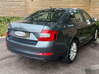 SKODA OCTAVIA 1.6 TDI Elegance Hatchback 5dr Diesel DSG Euro 5 (s/s) (105 ps) 