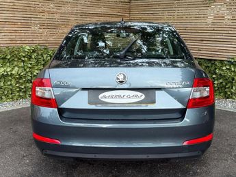 SKODA OCTAVIA 1.6 TDI Elegance Hatchback 5dr Diesel DSG Euro 5 (s/s) (105 ps) 