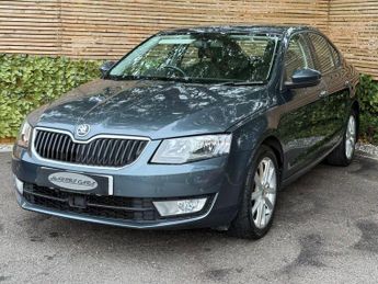 SKODA OCTAVIA 1.6 TDI Elegance Hatchback 5dr Diesel DSG Euro 5 (s/s) (105 ps)