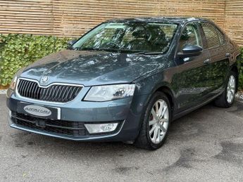 SKODA OCTAVIA 1.6 TDI Elegance Hatchback 5dr Diesel DSG Euro 5 (s/s) (105 ps) 