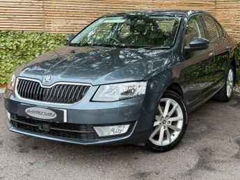 SKODA OCTAVIA 1.6 TDI Elegance Hatchback 5dr Diesel DSG Euro 5 (s/s) (105 ps) 