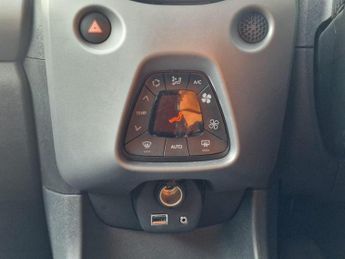 Toyota AYGO 1.0 VVT-i x-trend Funroof x-shift Euro 6 5dr