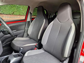Toyota AYGO 1.0 VVT-i x-trend Funroof x-shift Euro 6 5dr