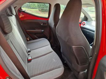 Toyota AYGO 1.0 VVT-i x-trend Funroof x-shift Euro 6 5dr