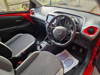Toyota AYGO 1.0 VVT-i x-trend Funroof x-shift Euro 6 5dr
