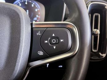 Volvo XC40 2.0 B4 MHEV R-Design Auto AWD Euro 6 (s/s) 5dr