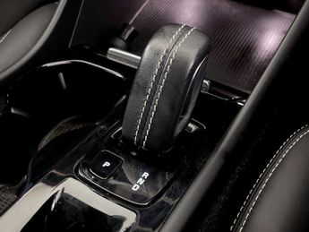 Volvo XC40 2.0 B4 MHEV R-Design Auto AWD Euro 6 (s/s) 5dr