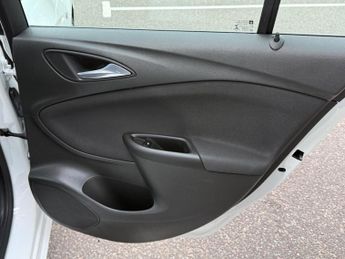 Vauxhall Astra 1.4i Turbo SRi Nav Sports Tourer CVT Euro 6 (s/s) 5dr