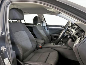 Volkswagen Passat 1.6 TDI SE Nav DSG Euro 6 (s/s) 5dr