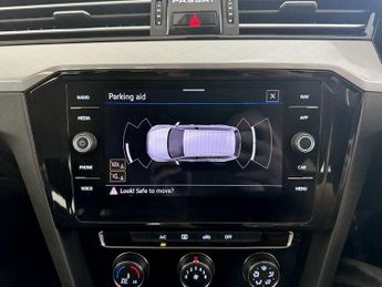 Volkswagen Passat 1.6 TDI SE Nav DSG Euro 6 (s/s) 5dr