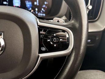 Volvo XC60 2.0 B4 MHEV R-Design Auto AWD Euro 6 (s/s) 5dr