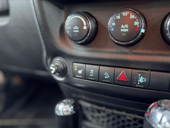 Jeep Wrangler 2.8 CRD Sahara Auto 4WD Euro 5 4dr (4 seat)