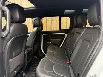 Land Rover Defender 110 3.0 D250 MHEV X-Dynamic HSE Auto 4WD Euro 6 (s/s) 5dr