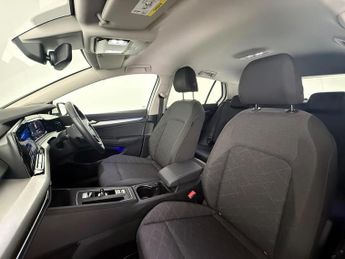 Volkswagen Golf 1.0 eTSI MHEV Life DSG Euro 6 (s/s) 5dr