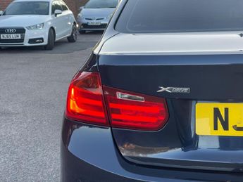 BMW 3 Series 3.0 330d Luxury Auto xDrive Euro 5 (s/s) 4dr