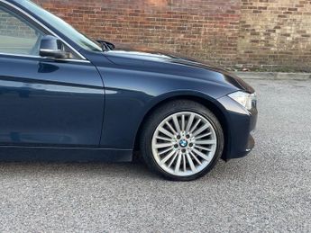 BMW 3 Series 3.0 330d Luxury Auto xDrive Euro 5 (s/s) 4dr