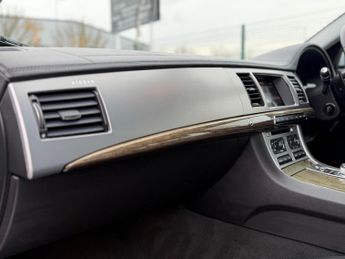 Jaguar XF 2.2d Premium Luxury Auto Euro 5 (s/s) 4dr