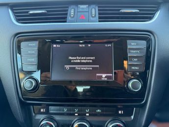 Skoda Octavia 1.4 TSI Elegance Estate 5dr Petrol DSG Euro 5 (s/s) (140 ps)