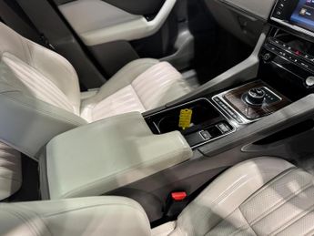 Jaguar F-PACE 2.0 D240 Portfolio Auto AWD Euro 6 (s/s) 5dr