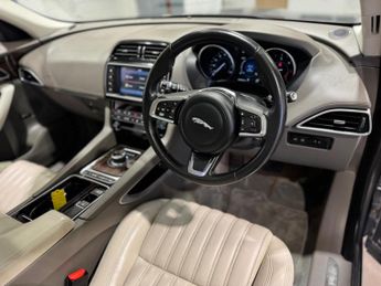 Jaguar F-PACE 2.0 D240 Portfolio Auto AWD Euro 6 (s/s) 5dr