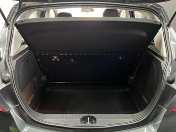 Vauxhall Corsa 1.4i ecoTEC Design Hatchback 5dr Petrol Auto Euro 6 (90 ps)