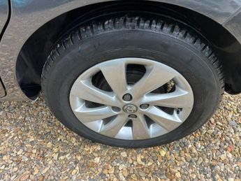 Vauxhall Corsa 1.4i ecoTEC Design Hatchback 5dr Petrol Auto Euro 6 (90 ps)