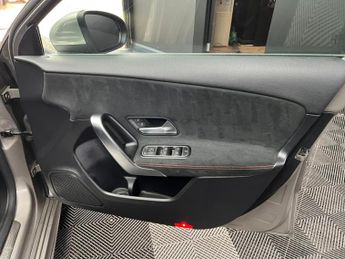 Mercedes-Benz A Class 1.5 A180d AMG Line (Premium) Hatchback 5dr Diesel 7G-DCT Euro 6 