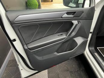 Volkswagen Tiguan 2.0 TDI R-Line Tech SUV 5dr Diesel DSG 4Motion Euro 6 (s/s) (190