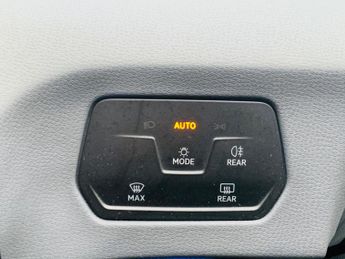 Volkswagen ID.3 Pure Performance 45kWh Life Auto 5dr