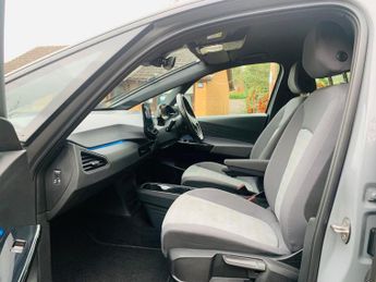 Volkswagen ID.3 Pure Performance 45kWh Life Auto 5dr