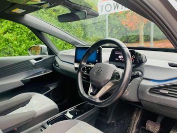Volkswagen ID.3 Pure Performance 45kWh Life Auto 5dr