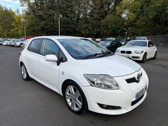 Toyota Auris 2.2 D-4D SR 180 5dr