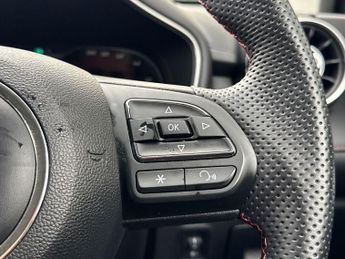 MG MG HS 1.5 T-GDI 16.6kWh Trophy Auto Euro 6 (s/s) 5dr