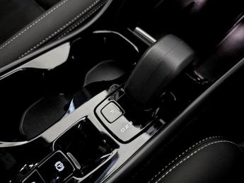 Volvo XC40 2.0 B3 MHEV Plus DCT Auto Euro 6 (s/s) 5dr