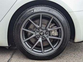 Tesla Model 3 (Dual Motor) Long Range Auto 4WDE 4dr