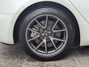 Tesla Model 3 (Dual Motor) Long Range Auto 4WDE 4dr