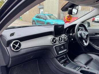 Mercedes-Benz GLA 2.1 GLA200d Sport SUV 5dr Diesel 7G-DCT Euro 6 (s/s) (136 ps)