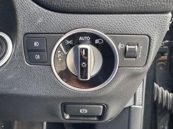 Mercedes-Benz GLA 2.1 GLA200d Sport SUV 5dr Diesel 7G-DCT Euro 6 (s/s) (136 ps)