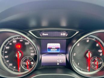 Mercedes-Benz GLA 2.1 GLA200d Sport SUV 5dr Diesel 7G-DCT Euro 6 (s/s) (136 ps)